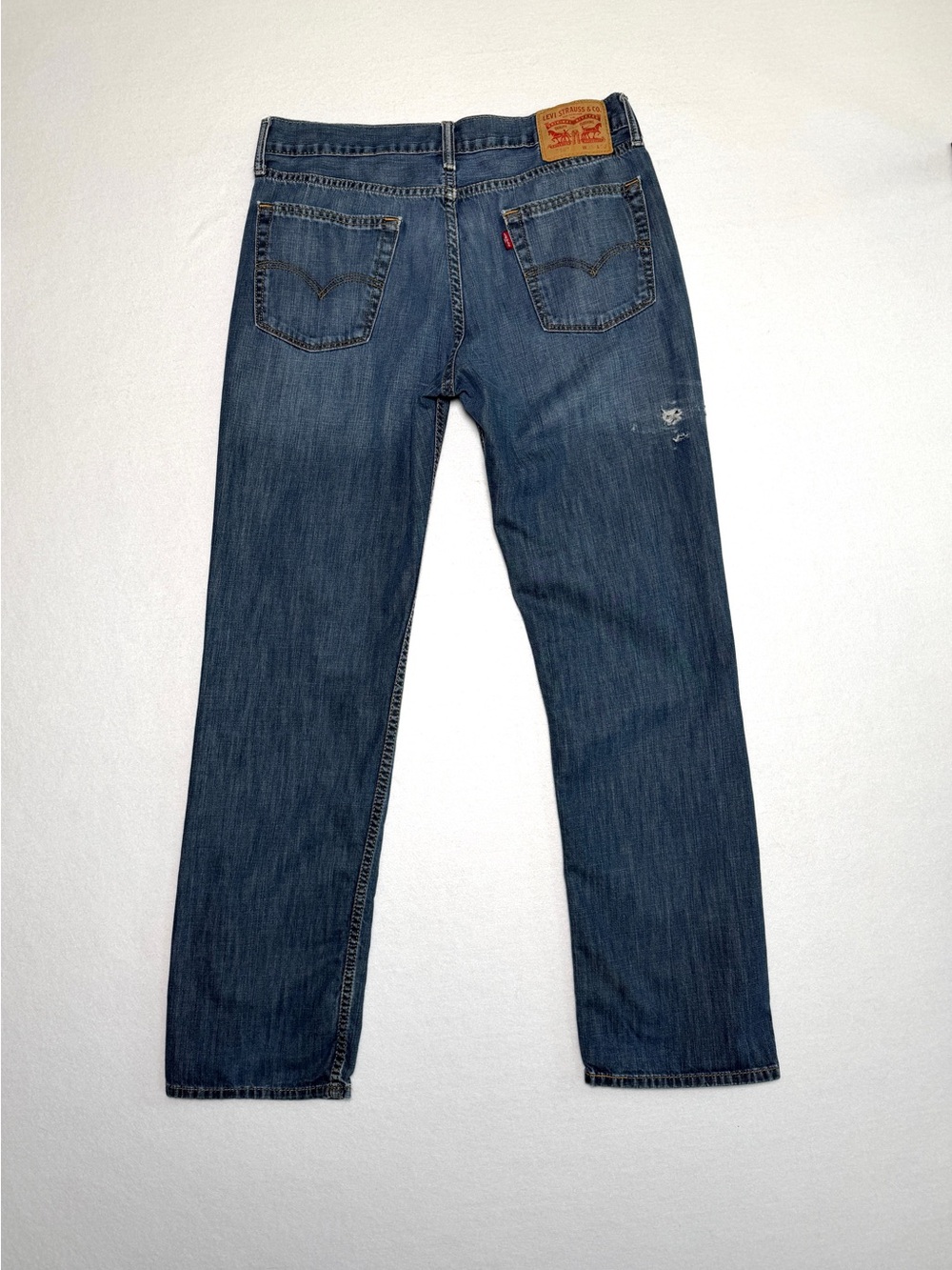 Levi's 514 Straight Fit Jeans Medium Wash Actual Size 32X31 READ DESCRIPTION - Picture 2 of 15